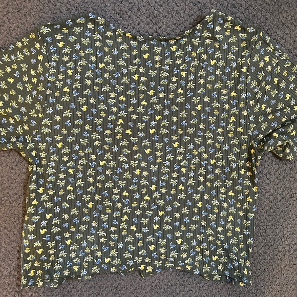 Green RVCA floral blouse/t-shirt - Picture 2 of 3